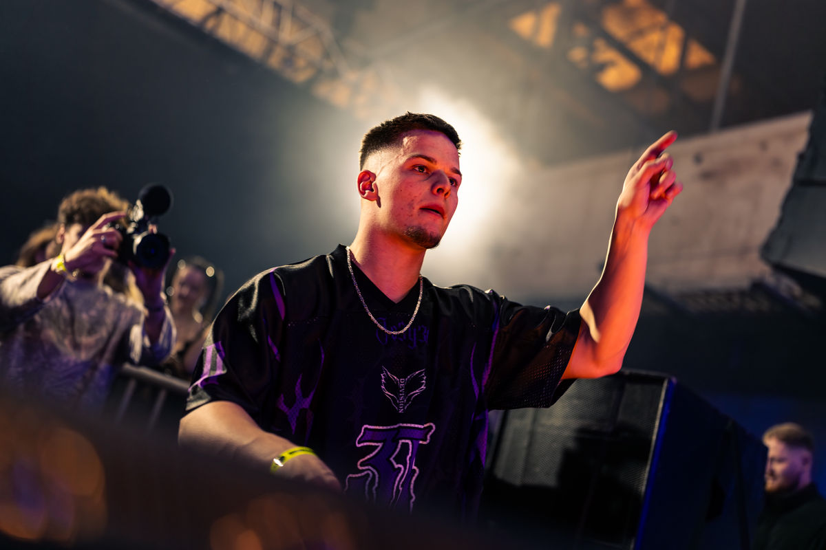 Loading... just a sec